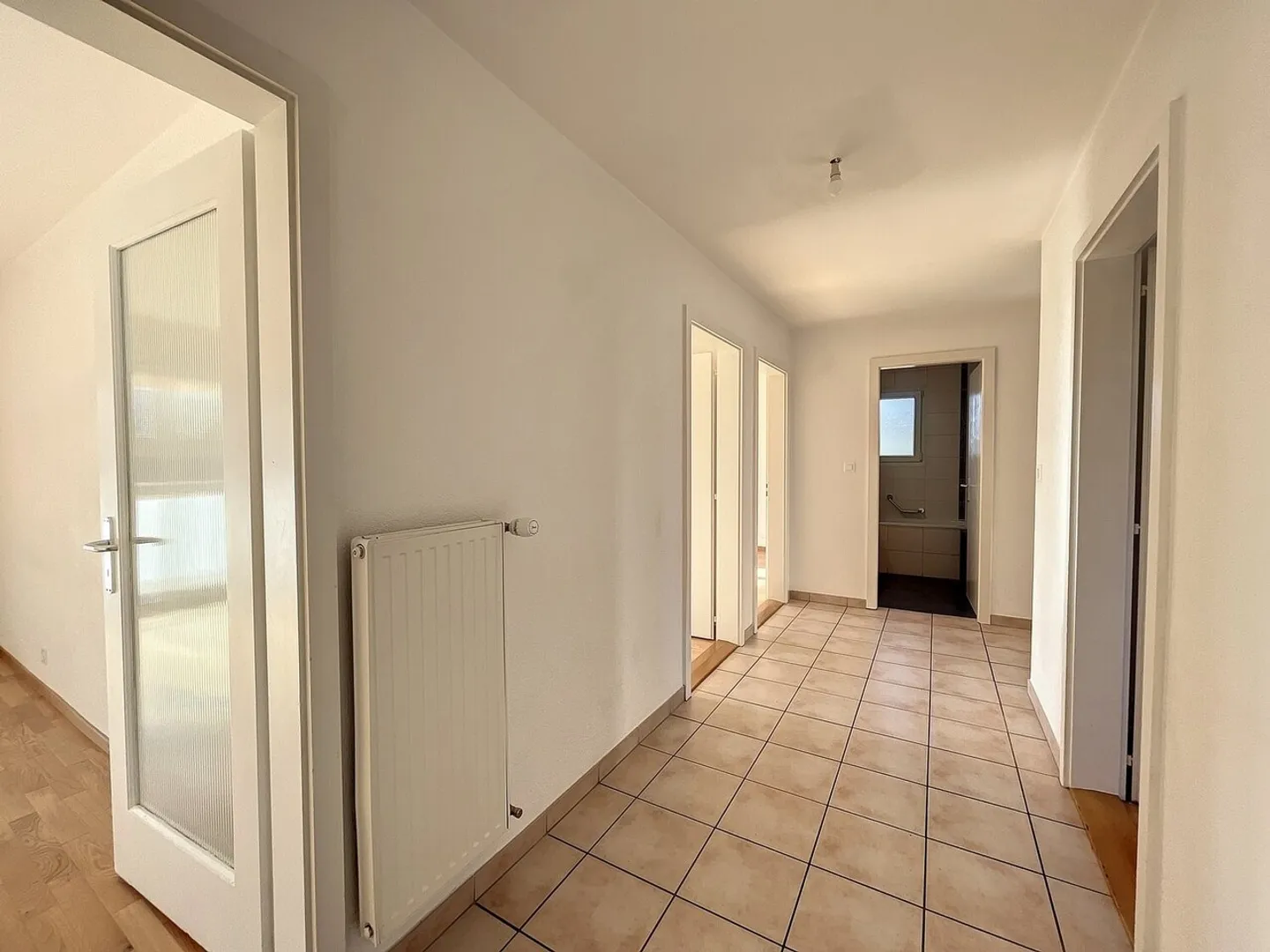 Appartement spacieux avec balcon - Photo 4 sur 11