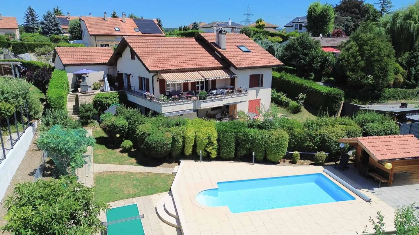 Villa Familiale Élégante avec Piscine - Photo 1 sur 10