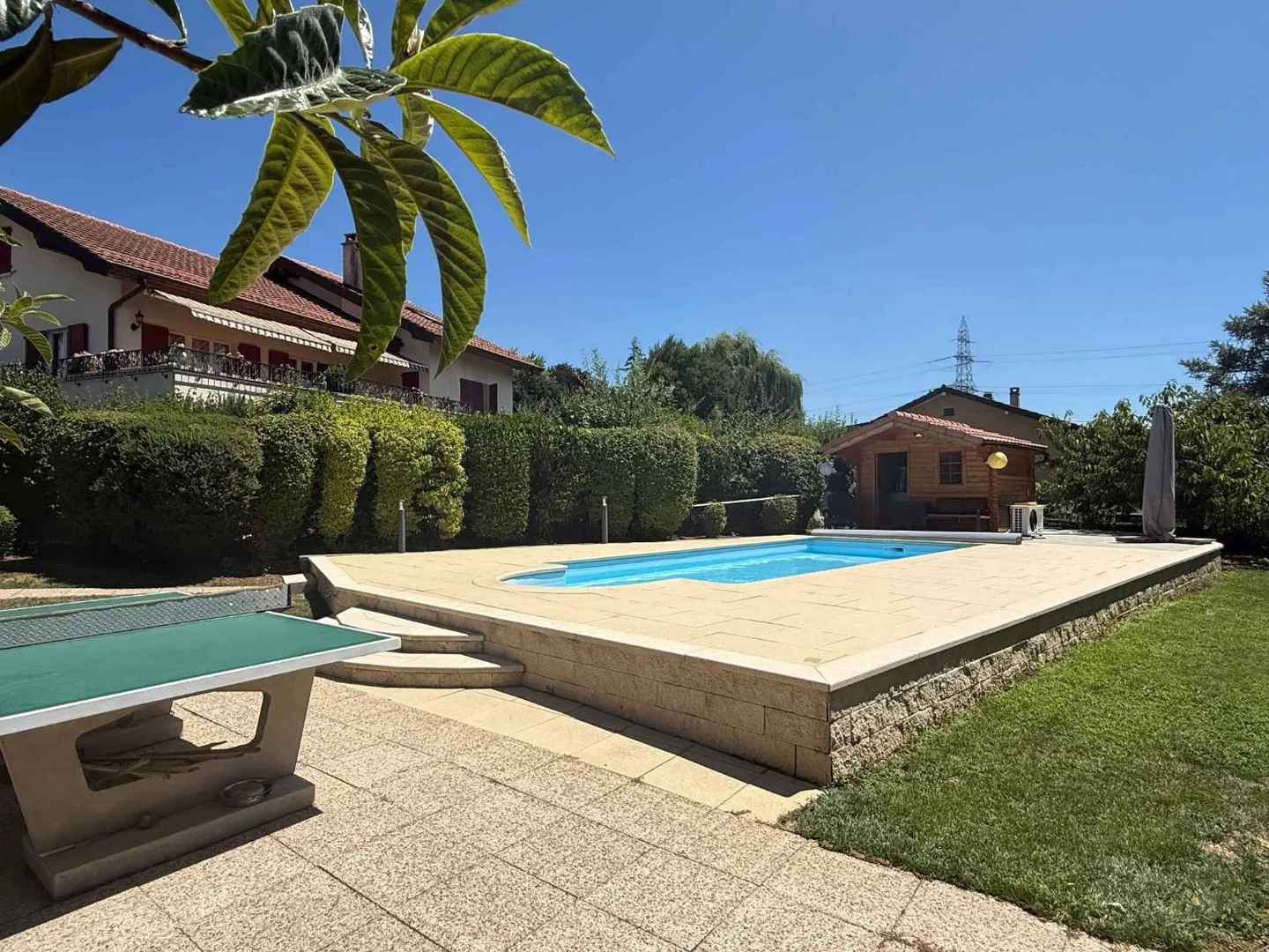 Villa Familiale Élégante avec Piscine - Photo 2 sur 10