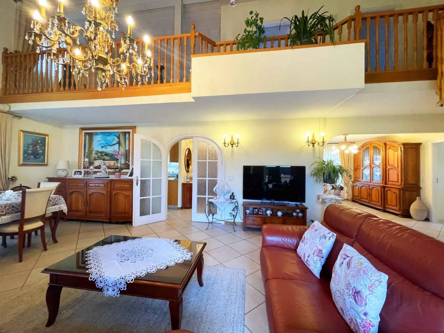 Villa Familiale Élégante avec Piscine - Photo 4 sur 10