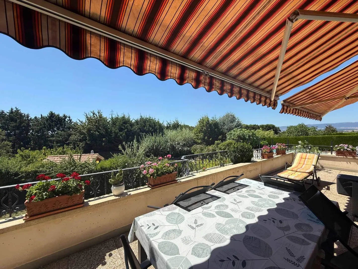 Villa Familiale Élégante avec Piscine - Photo 8 sur 10