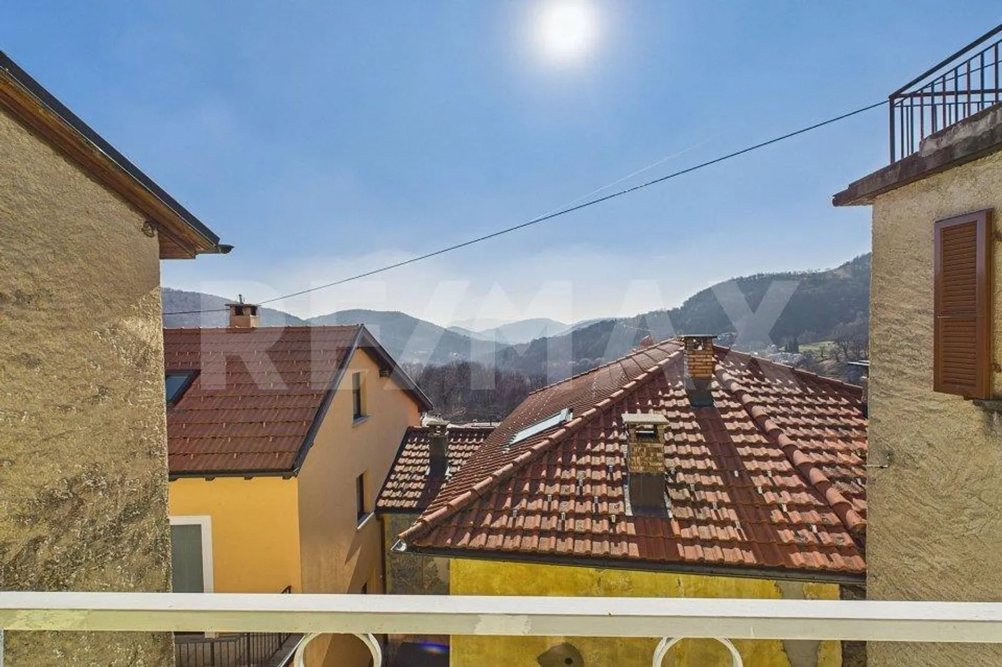 Renovierungsbedürftiges Tessinerhaus mit Innenhof und Rustico - Foto 3 von 13