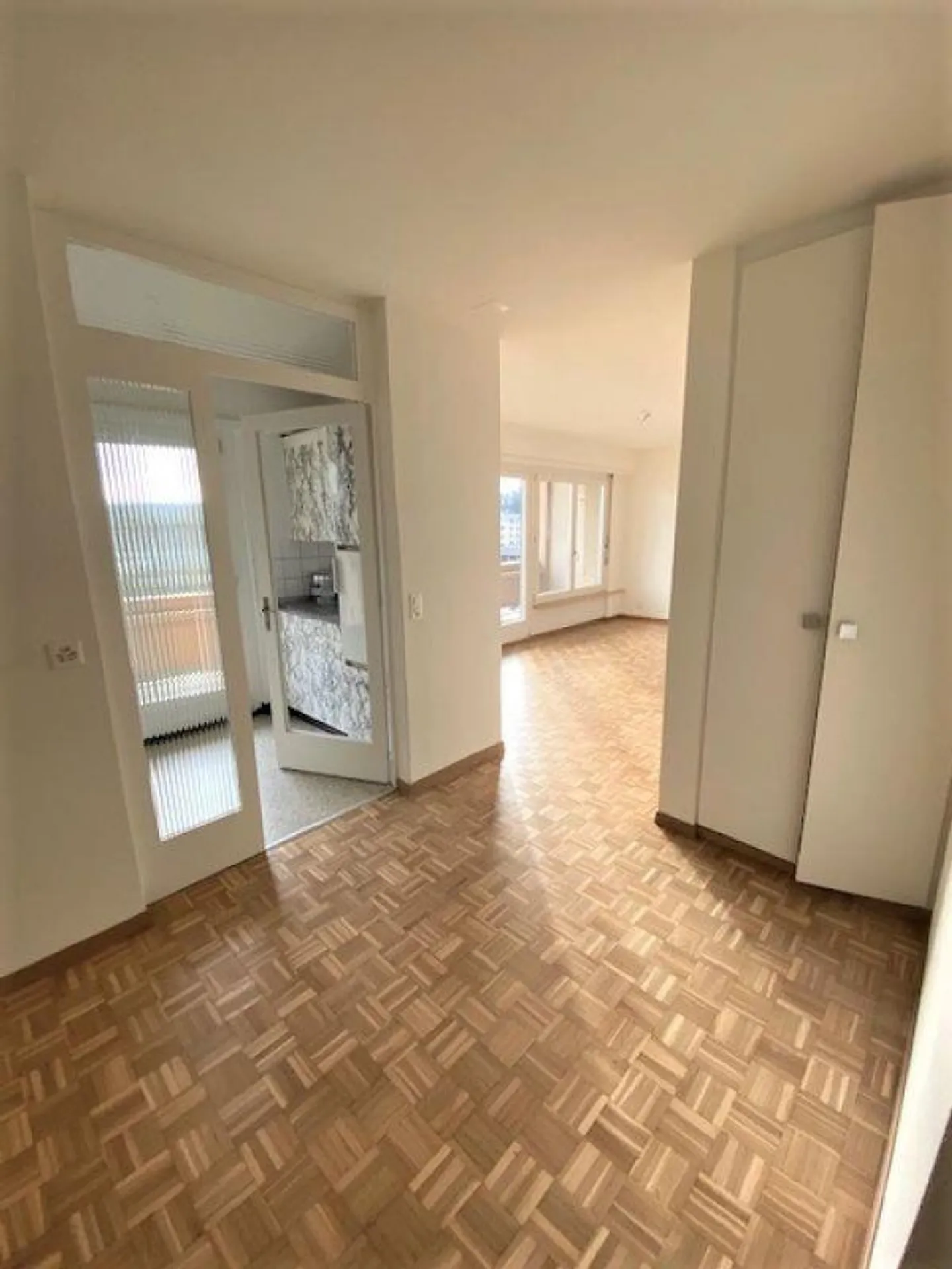 Appartamento 2 1/2 camere con parquet e grande balcone - Foto 6 di 12