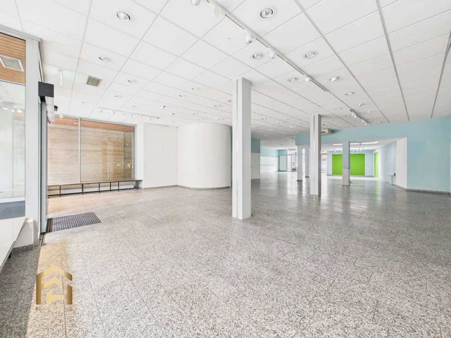 Attractive commercial property in prime location on Bahnhofstrasse in Vis - Photo 6 of 13