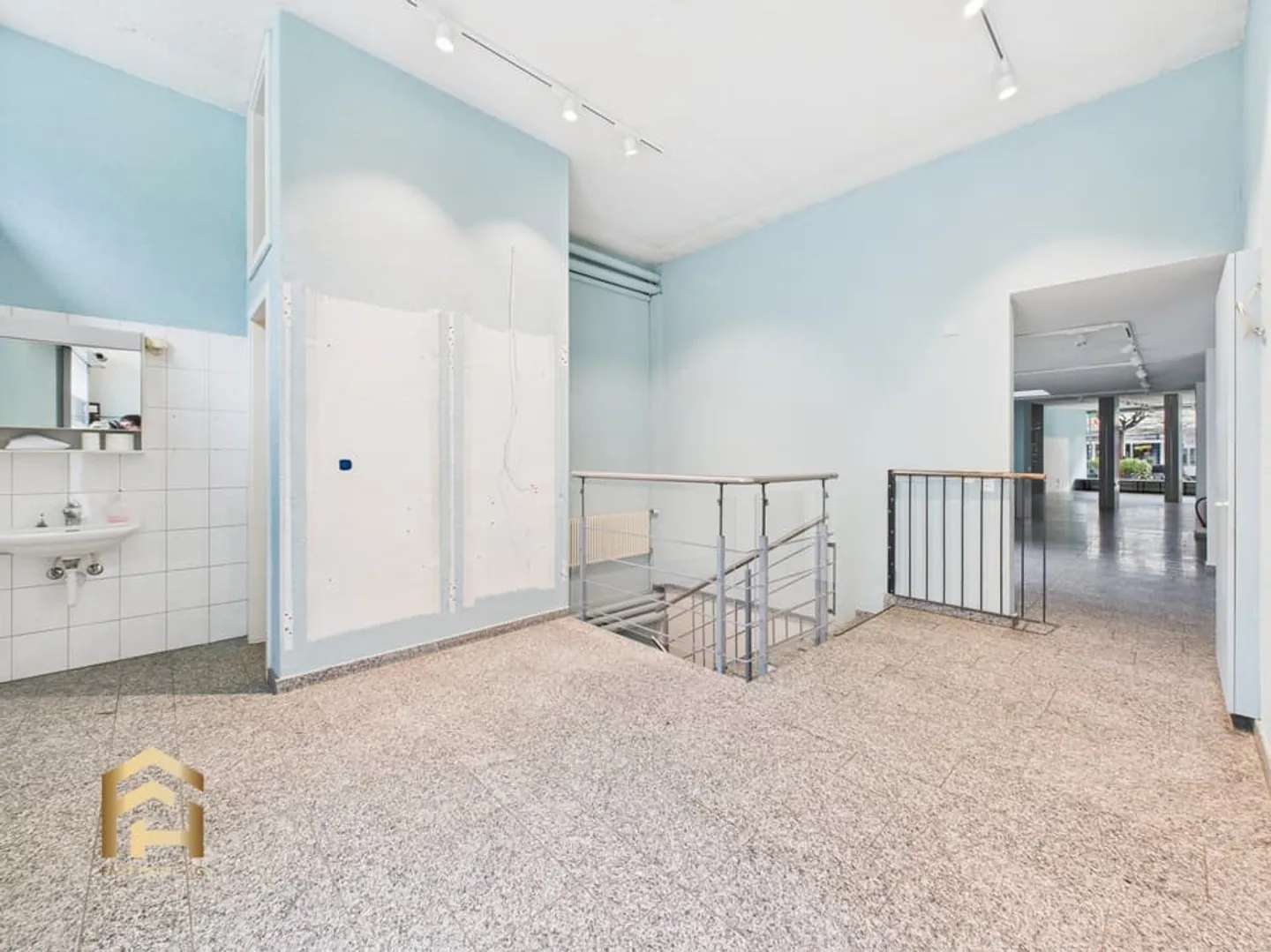 Attractive commercial property in prime location on Bahnhofstrasse in Vis - Photo 7 of 13