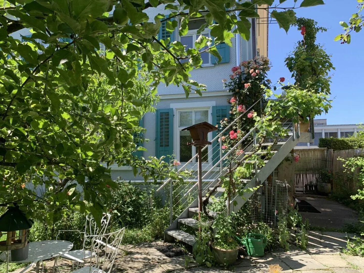 Affascinante casa unifamiliare di 6,5 stanze con giardino paradisiaco e appartamento di 2 stanze - Foto 12 di 17