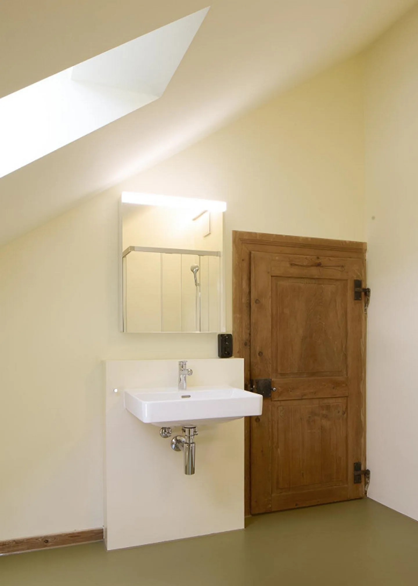 Charmante appartement en attique de 2,5 pièces au cœur d'Appenzell - Photo 9 sur 13