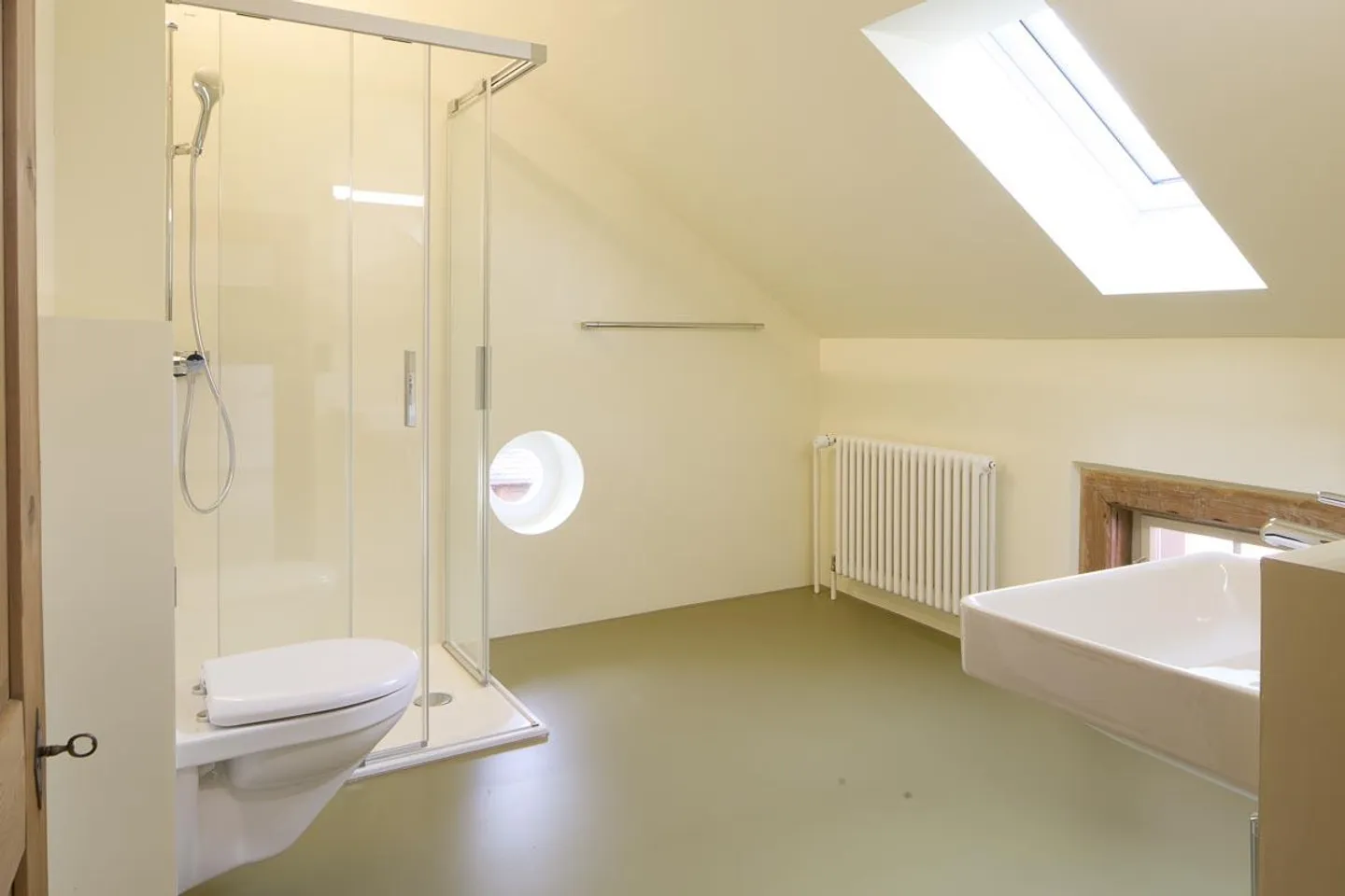 Charmante appartement en attique de 2,5 pièces au cœur d'Appenzell - Photo 7 sur 13