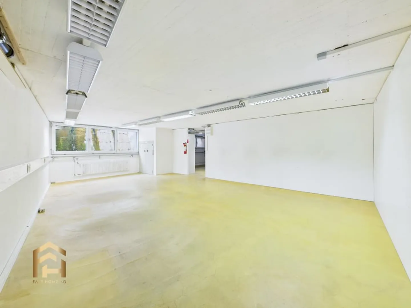 Attractive commercial property in prime location on Bahnhofstrasse in Vis - Photo 10 of 13