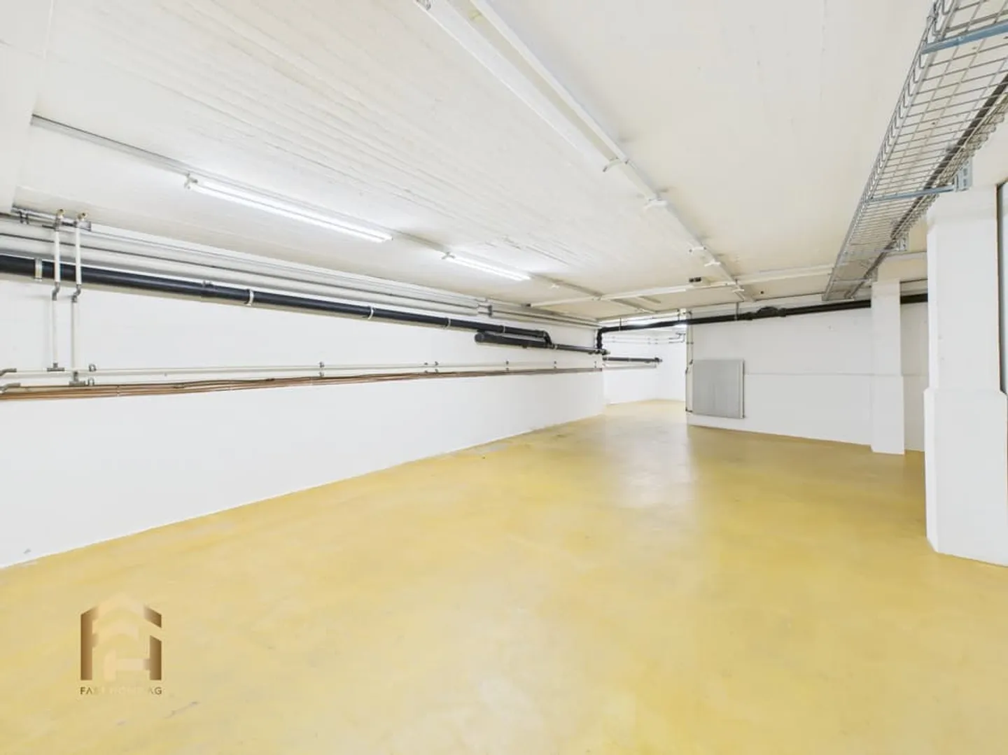 Attractive commercial property in prime location on Bahnhofstrasse in Vis - Photo 11 of 13