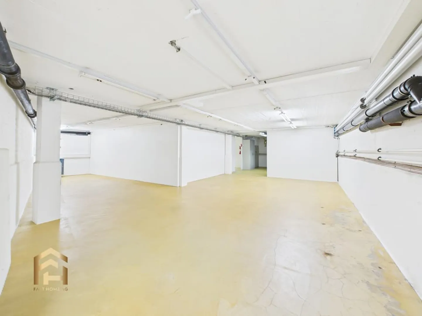 Attractive commercial property in prime location on Bahnhofstrasse in Vis - Photo 13 of 13