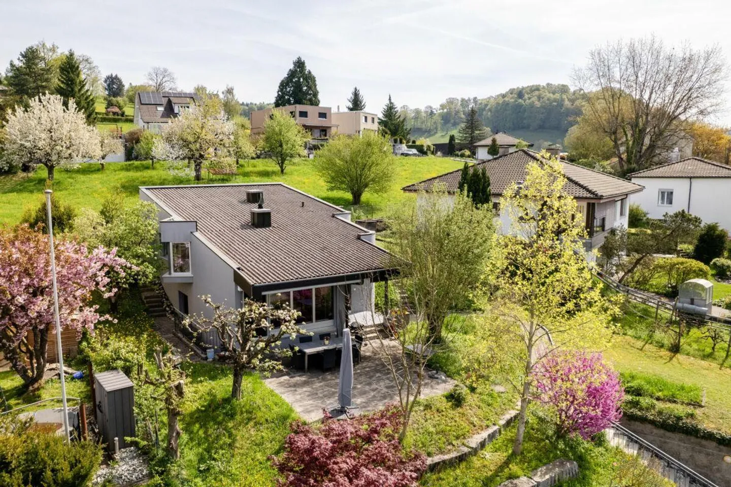 Freistehendes Einfamilienhaus mit Aussicht über Gränichen - Foto 1 von 8