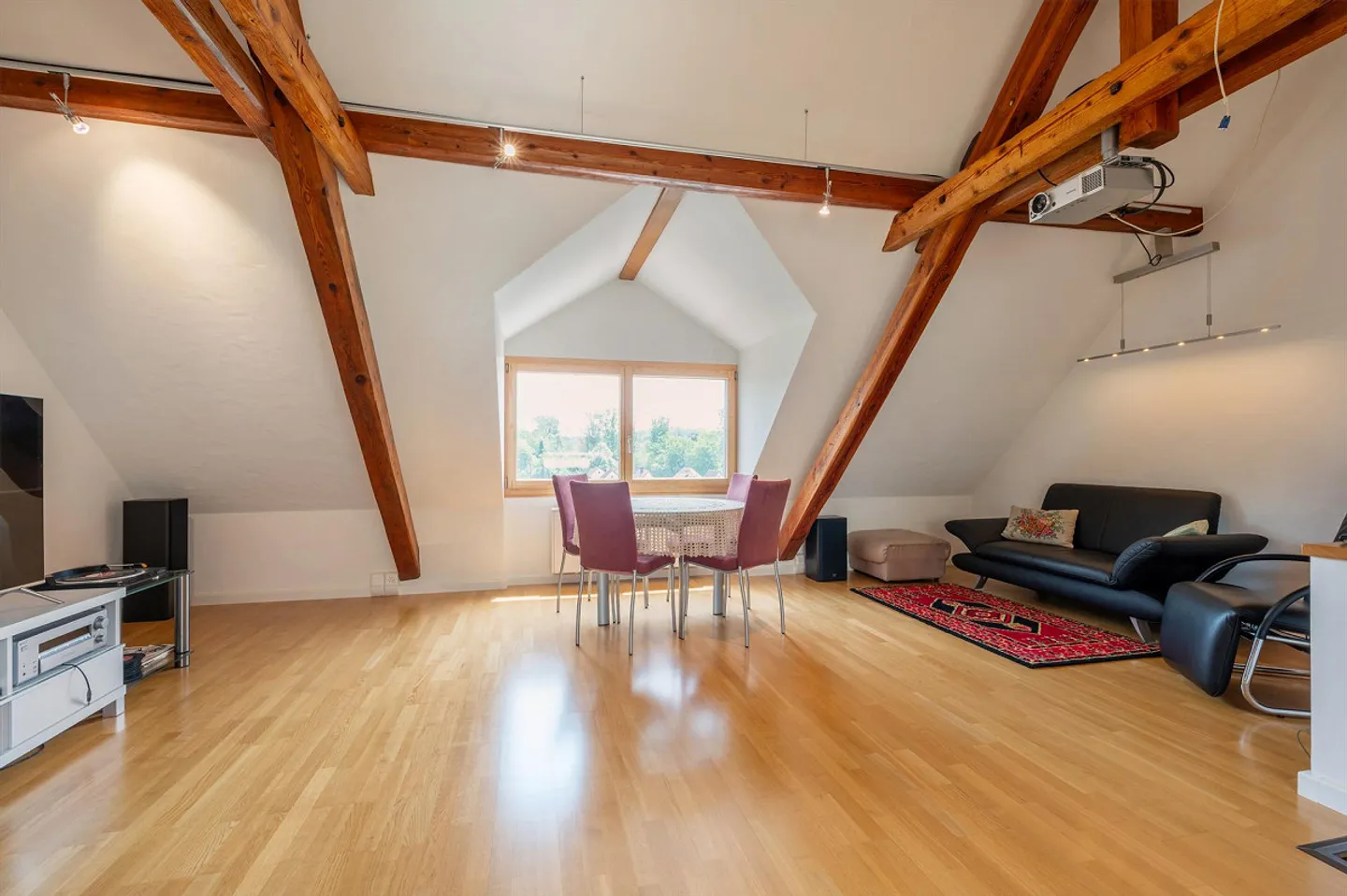 Viel Charakter. Viel Raum. Zentral in Brugg - Foto 8 di 12