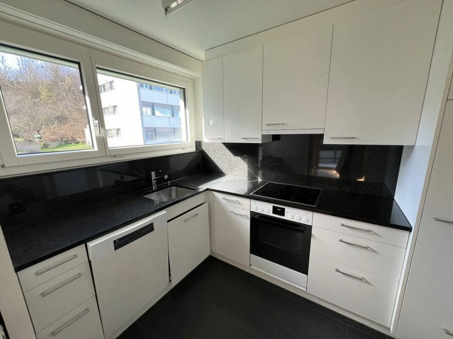 Sonnige Wohnung mit schöner Aussicht - Foto 3 von 11