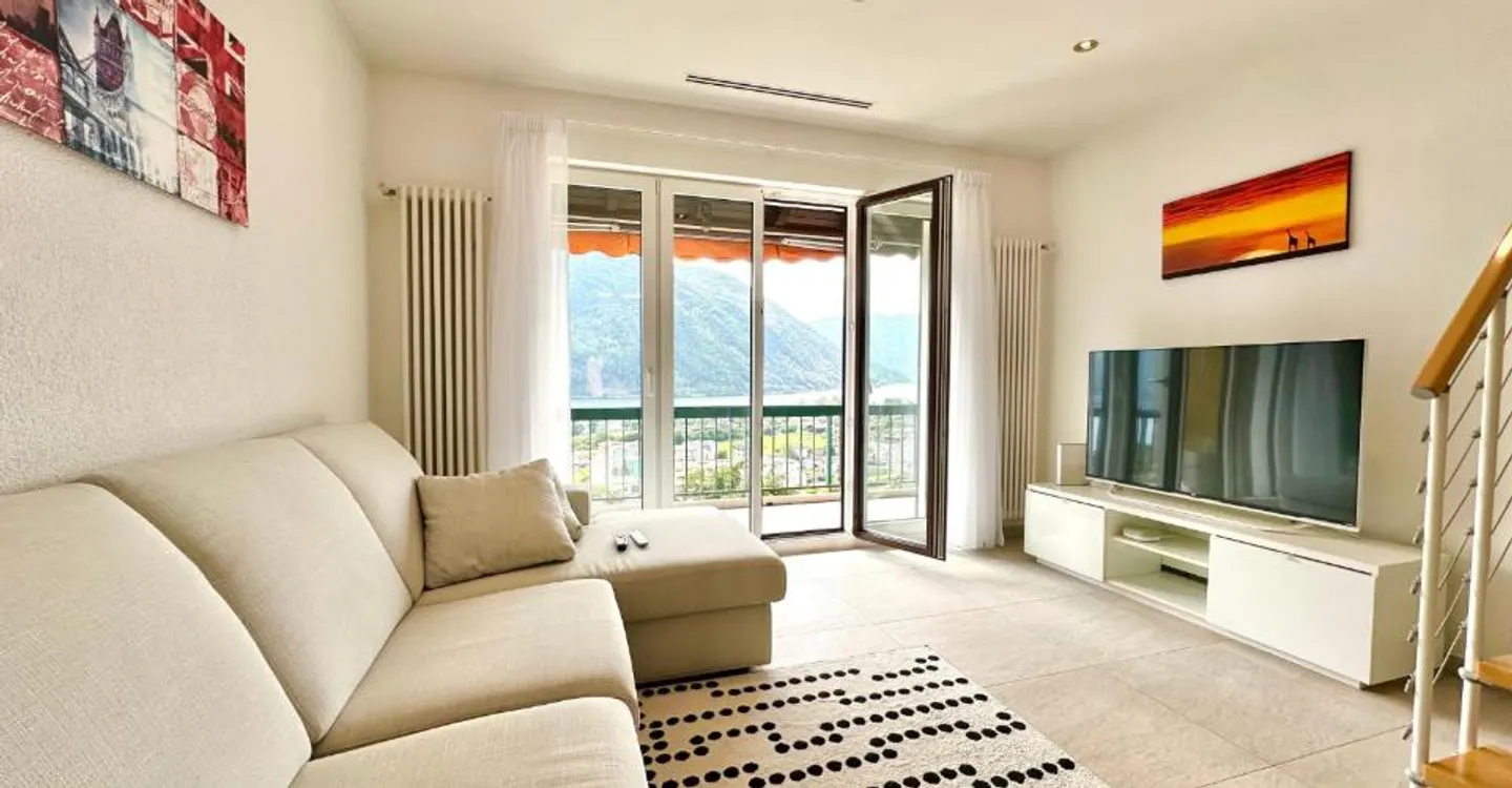 Splendido attico a Val Mara, Canton Ticino, con vista spettacolare sul lago - Foto 1 di 10