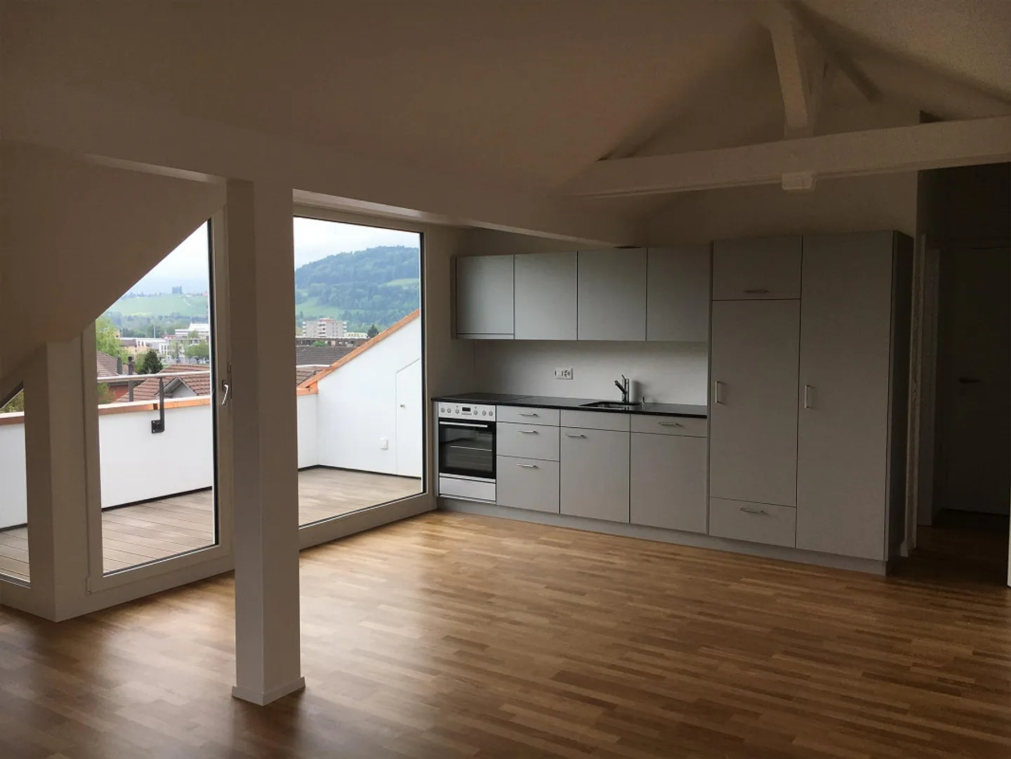 Appartamento attico con 2 camere e bellissima vista panoramica - Foto 4 di 18