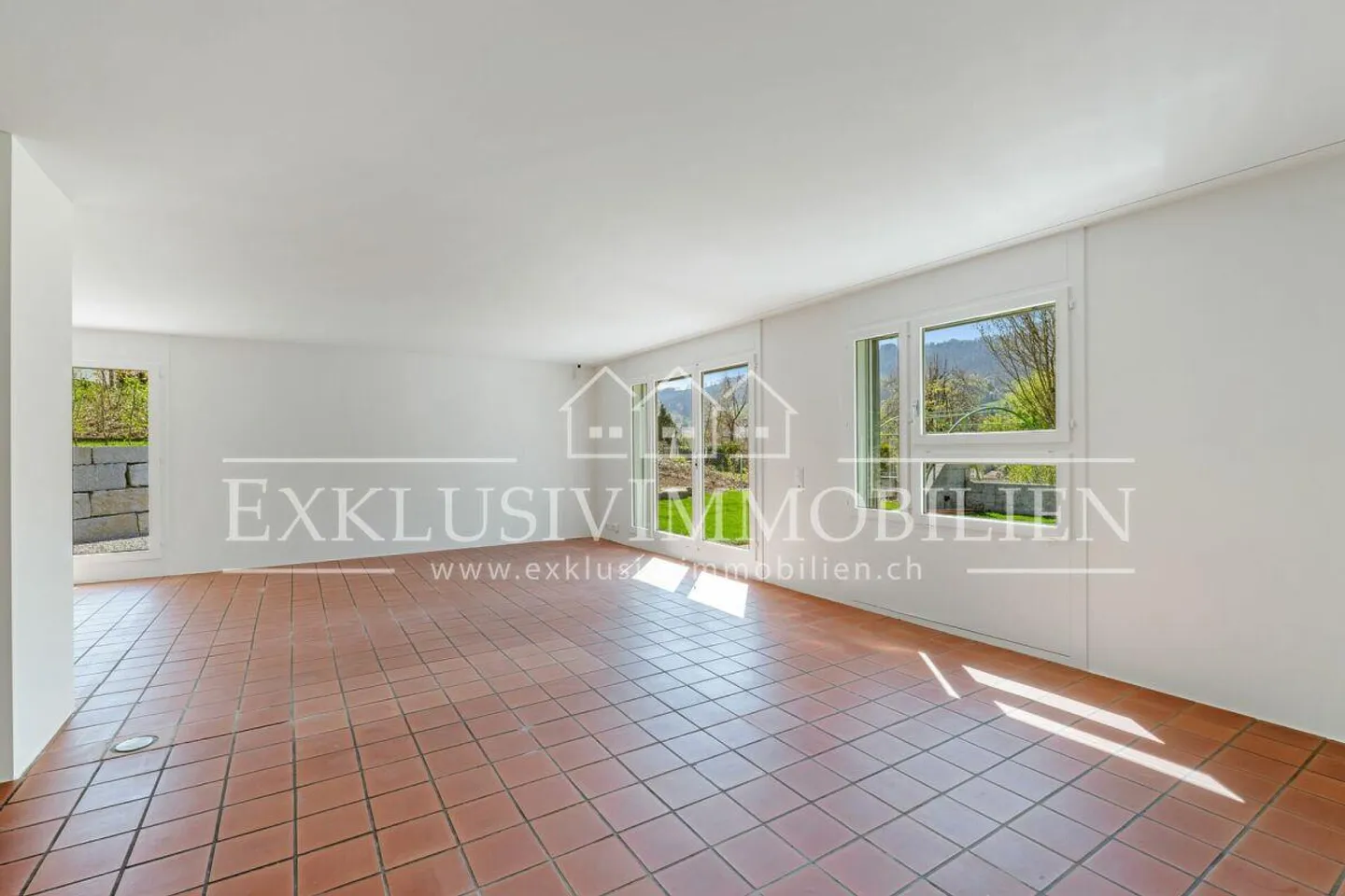 Licht, Ruhe und Lebensqualität - Gartenwohnung im Herzen von Adliswil - Foto 2 von 4
