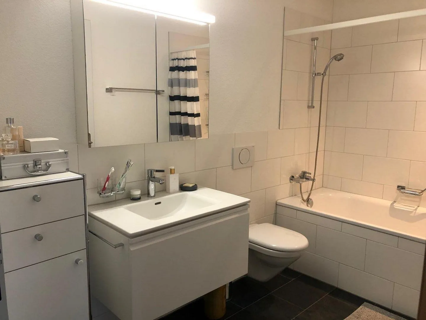 Ampio appartamento di 2,5 stanze in stile loft in affitto - Foto 4 di 4