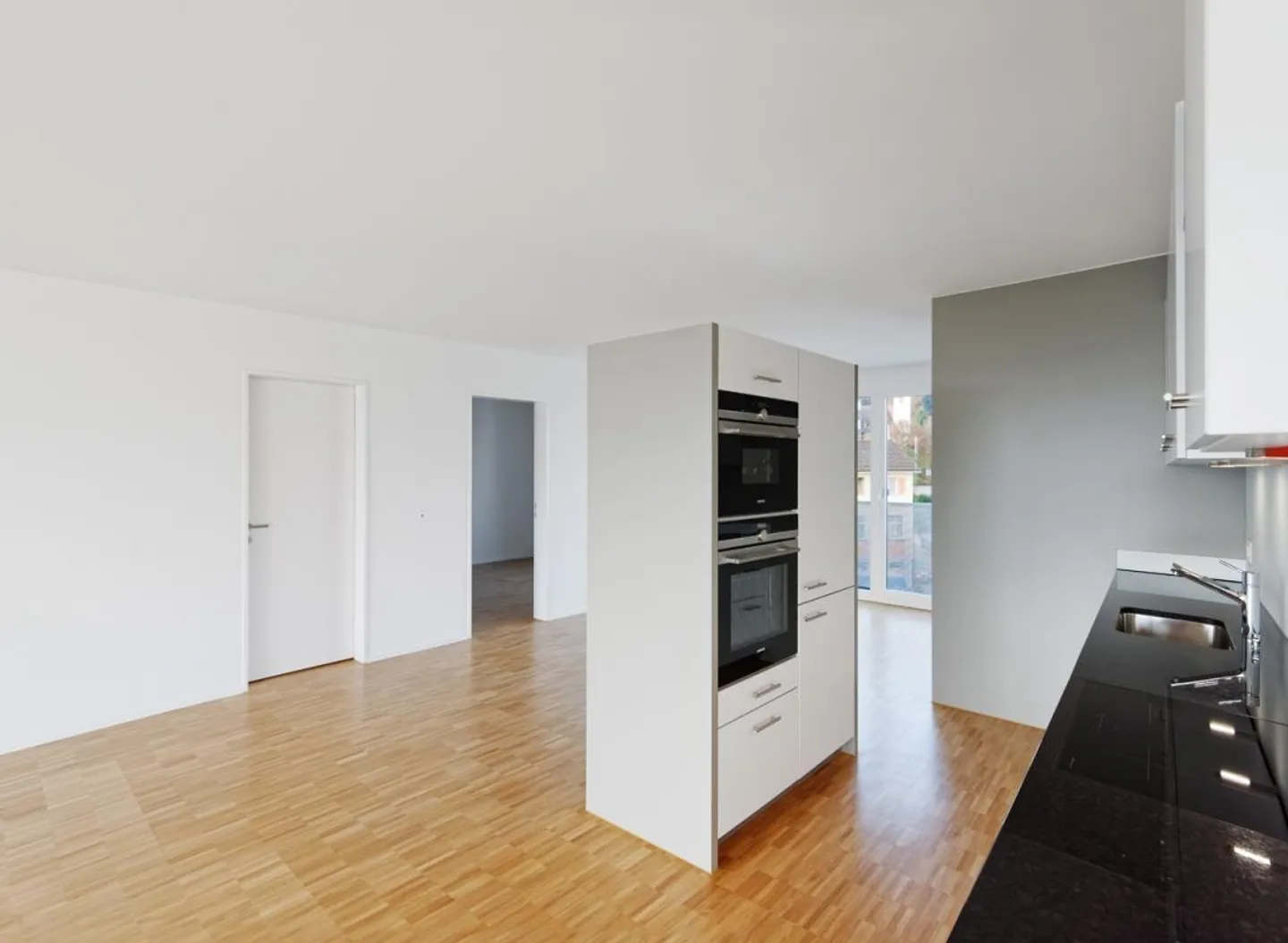 Modern, hell, a lot of comfort, high-quality expansion, 3rd floor west - Photo 2 of 6