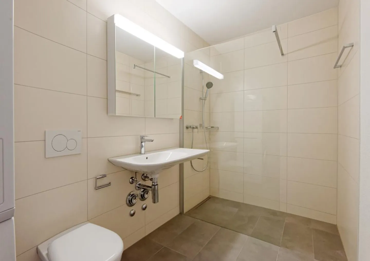 Modern, hell, a lot of comfort, high-quality expansion, 3rd floor west - Photo 4 of 6