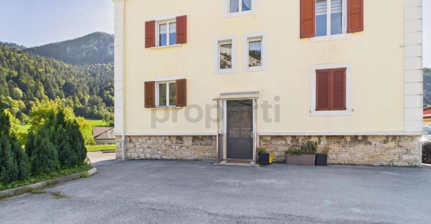 Yield building with 2 apartments, workshop and large plot in Noiraigue - Photo 4 of 8