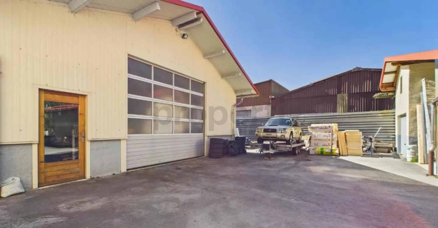 Yield building with 2 apartments, workshop and large plot in Noiraigue - Photo 5 of 8