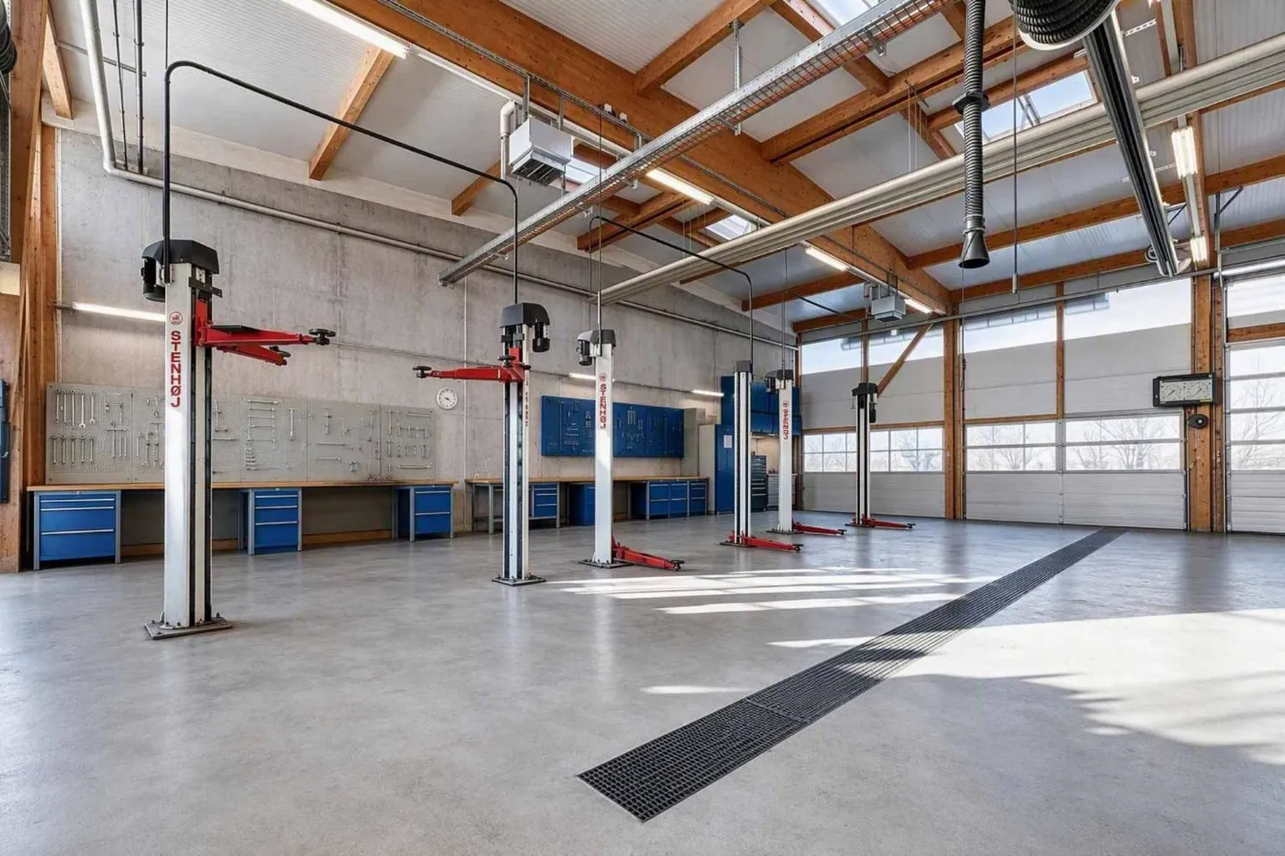 Atelier industriel avec stationnement - Photo 4 sur 13