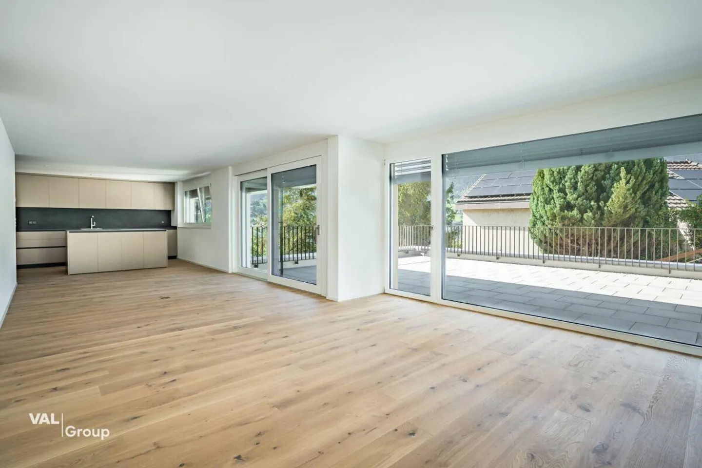 Modern 4.5-Room Apartment with Garden - Photo 2 of 19