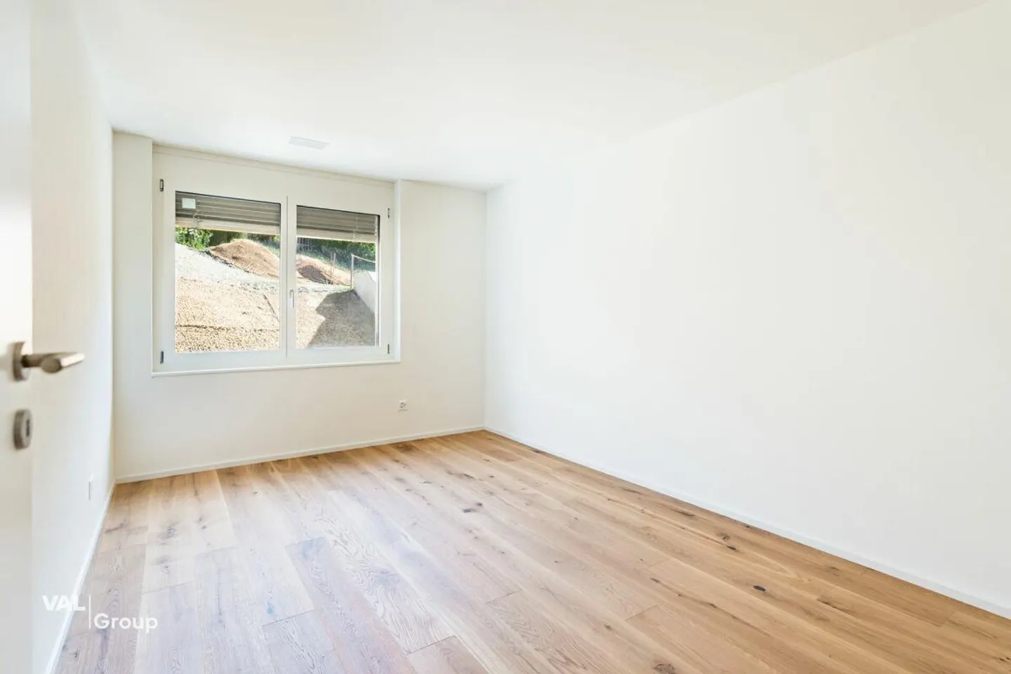 Modern 4.5-Room Apartment with Garden - Photo 7 of 19