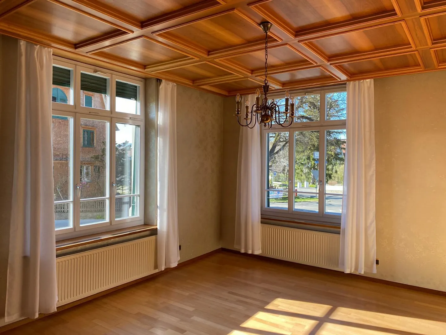 Charming 8-Room Single-Family House - Photo 6 of 18