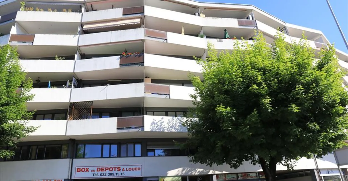 Gewerbefläche mit Schaufenster - Foto 2 von 2