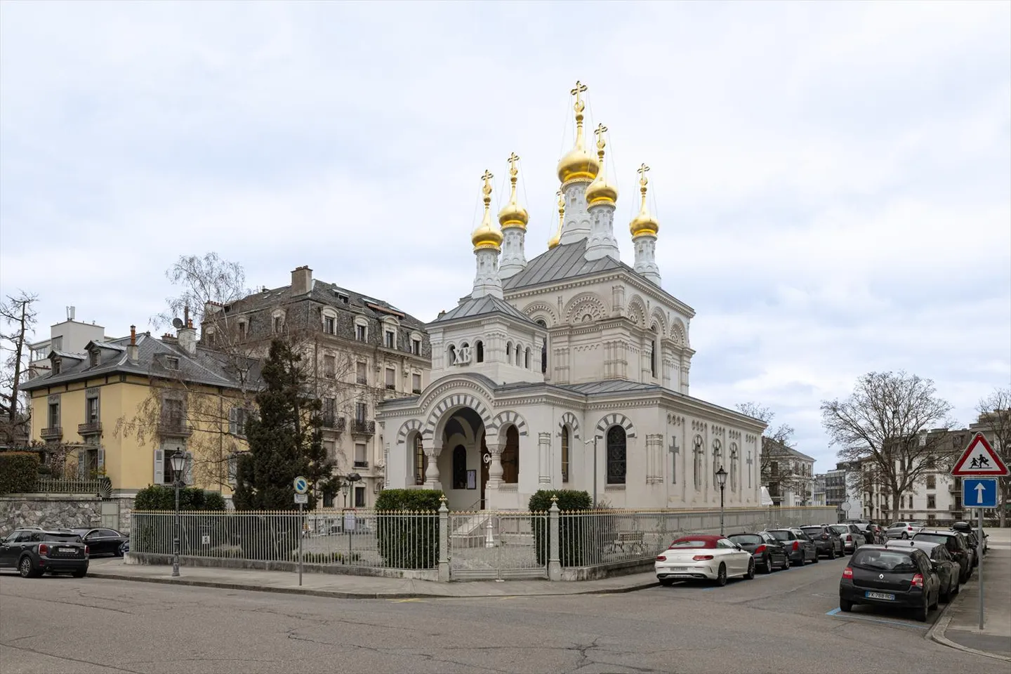 Prächtiges Palais in der Nähe der russischen Kirche - Foto 1 von 2