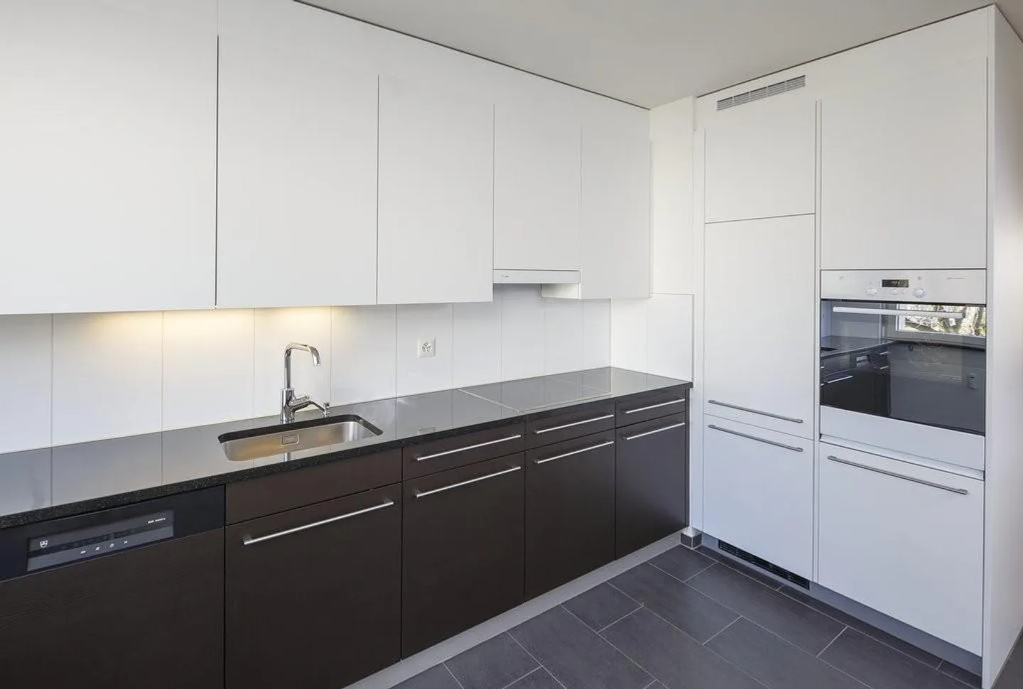 Modern apartment with garden seating area - Photo 1 of 11