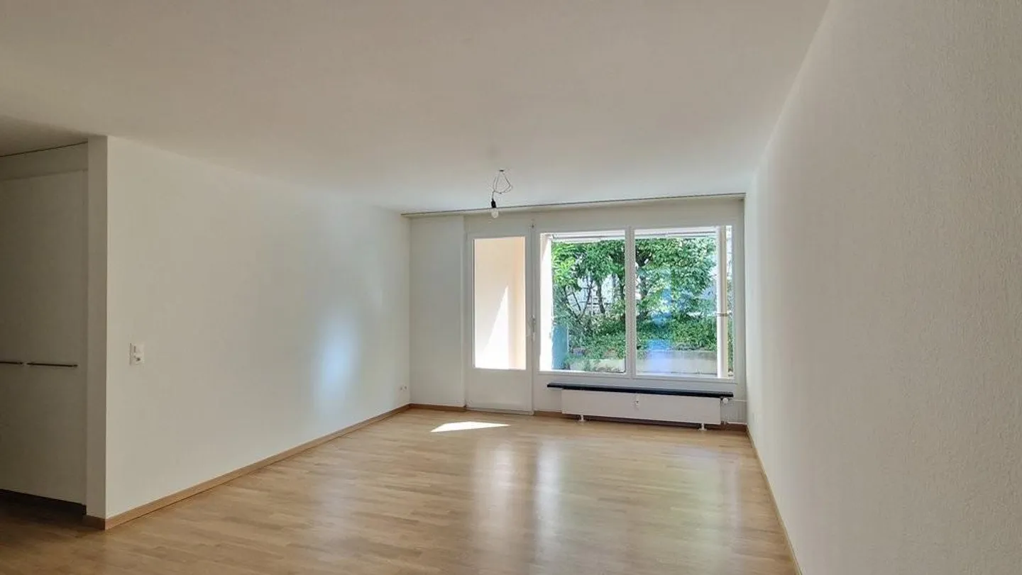 Modern apartment with garden seating area - Photo 2 of 11