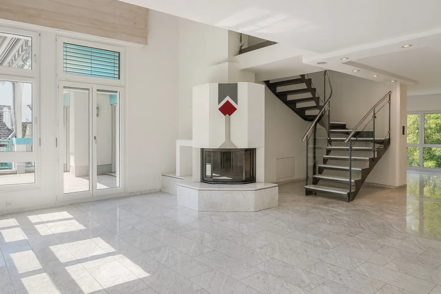 Charming penthouse apartment with large terrace - Photo 1 of 18