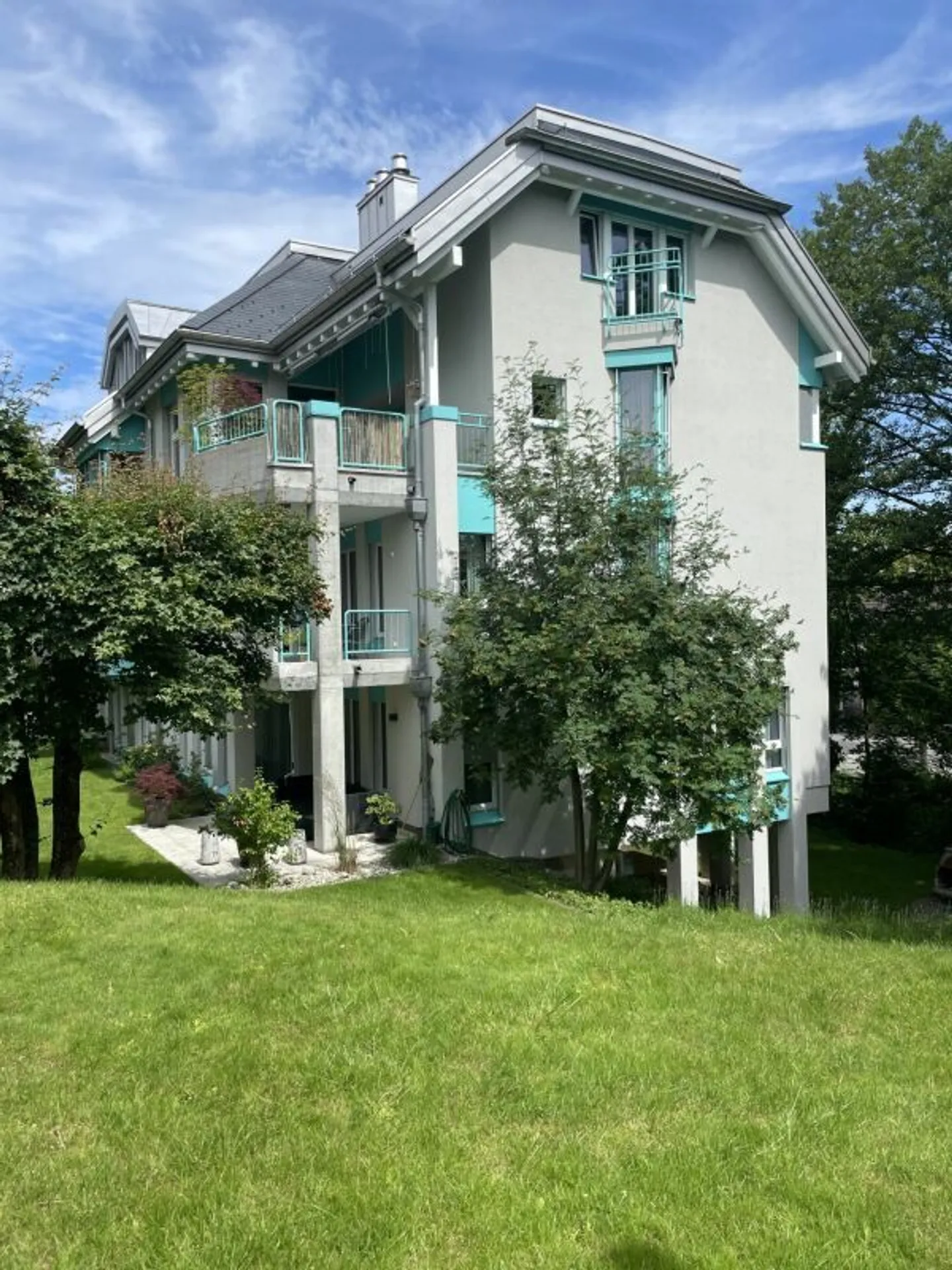 Charming penthouse apartment with large terrace - Photo 3 of 18