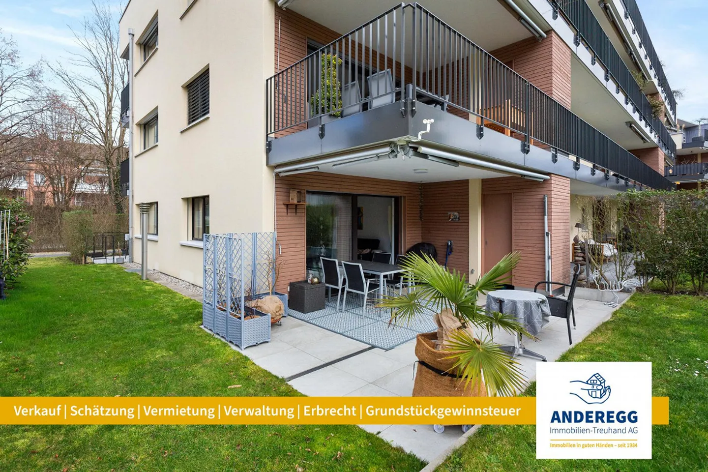 Appartement de jardin moderne avec 2 espaces de sièges, ascenseur, buanderie et parking souterrain - Photo 1 sur 13