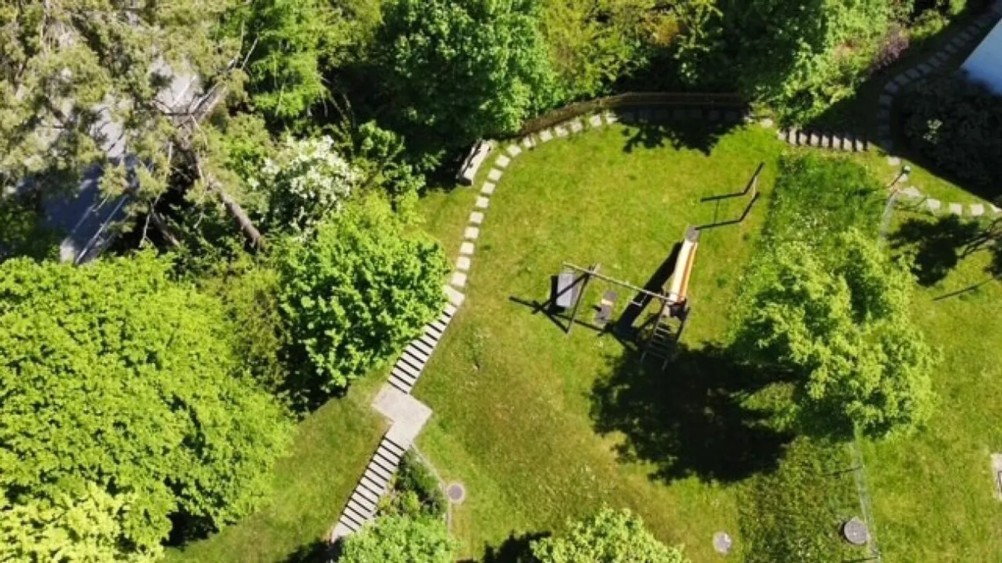 Charming penthouse apartment with large terrace - Photo 4 of 18