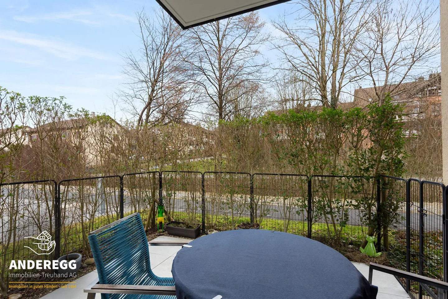 Appartement de jardin moderne avec 2 espaces de sièges, ascenseur, buanderie et parking souterrain - Photo 13 sur 13