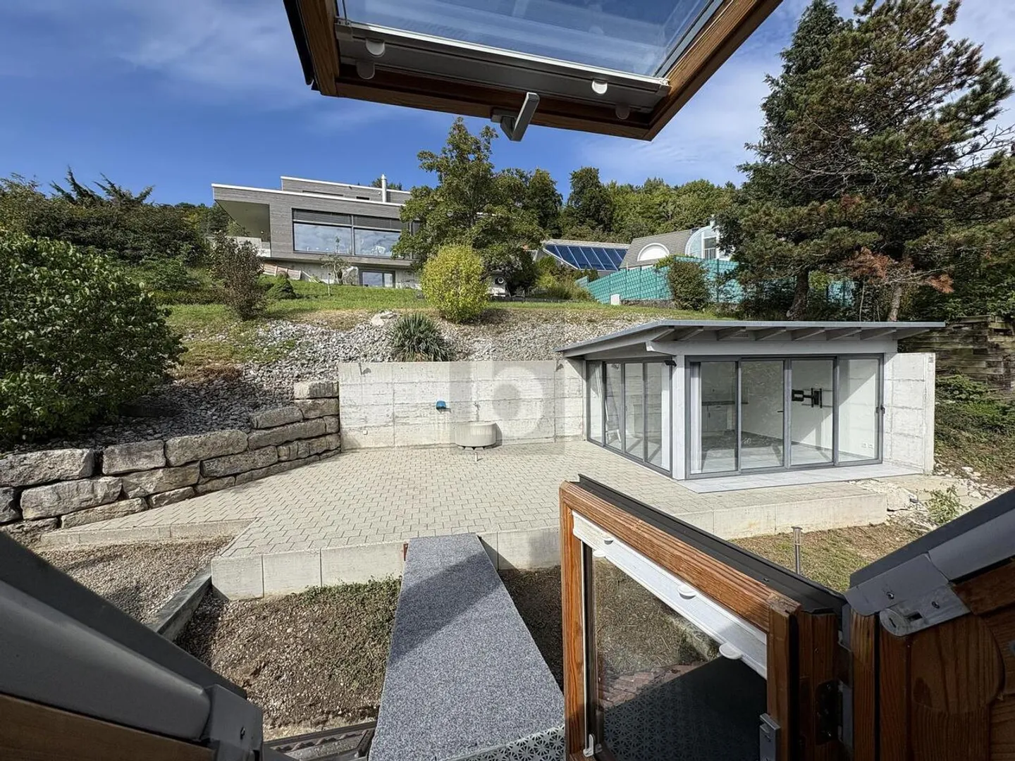 DANS UN EMPLACEMENT ENSOLEILLÉ AVEC JARDIN D'HIVER ! - Photo 2 sur 6