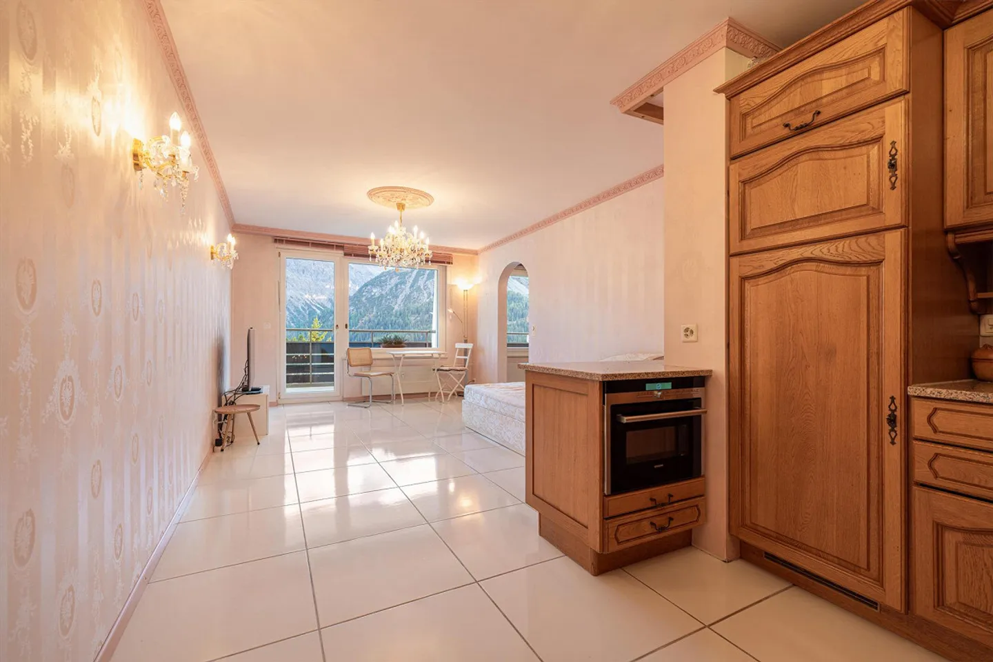 Appartamento 2.5 locali con due balconi, sole e vista montagna - Arosa - Foto 1 di 17