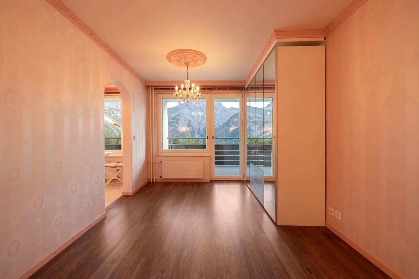 Appartamento 2.5 locali con due balconi, sole e vista montagna - Arosa - Foto 3 di 17