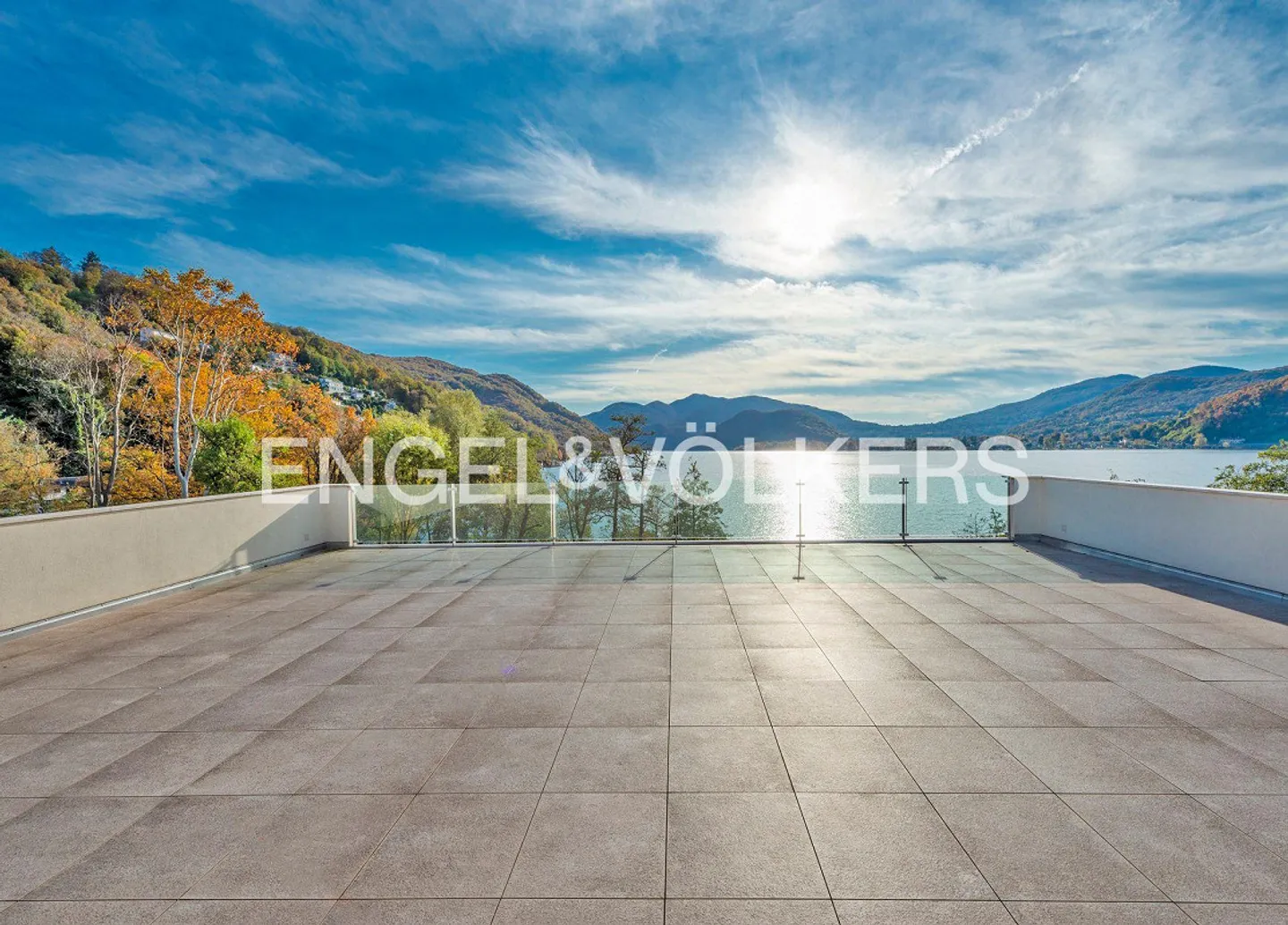 Prestigevolle Residenz direkt am See | Penthouse - Foto 1 von 13