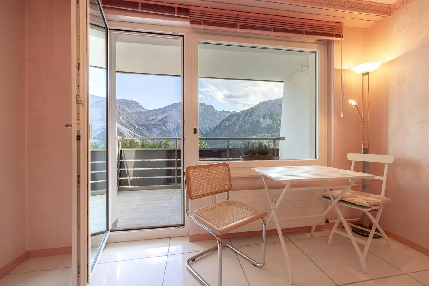 Appartamento 2.5 locali con due balconi, sole e vista montagna - Arosa - Foto 5 di 17