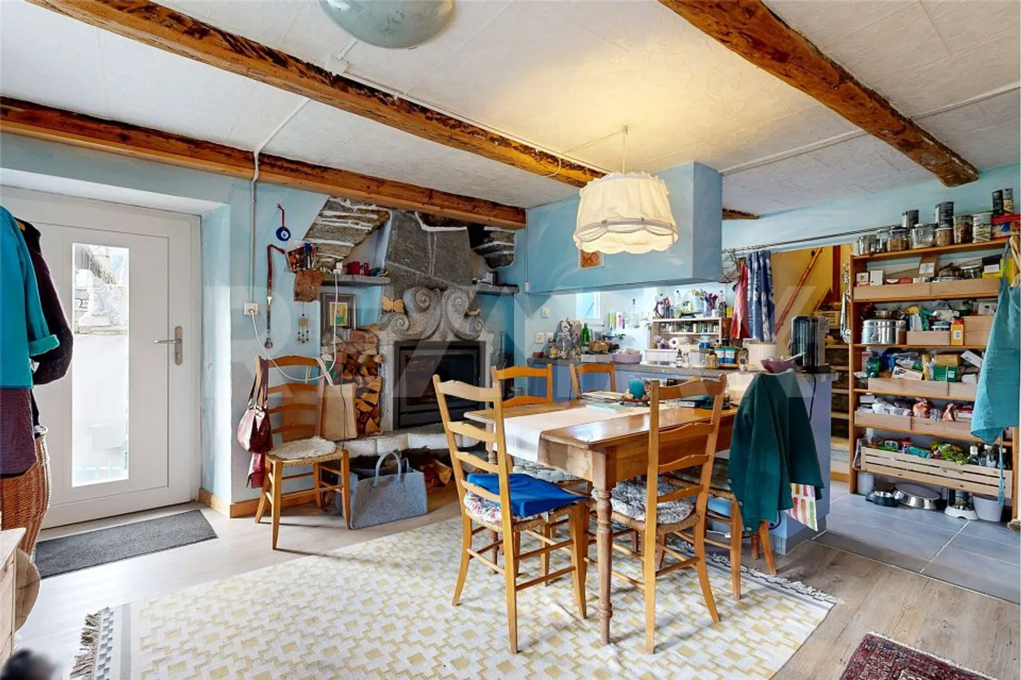 Casa con tre appartamenti - Foto 7 di 13