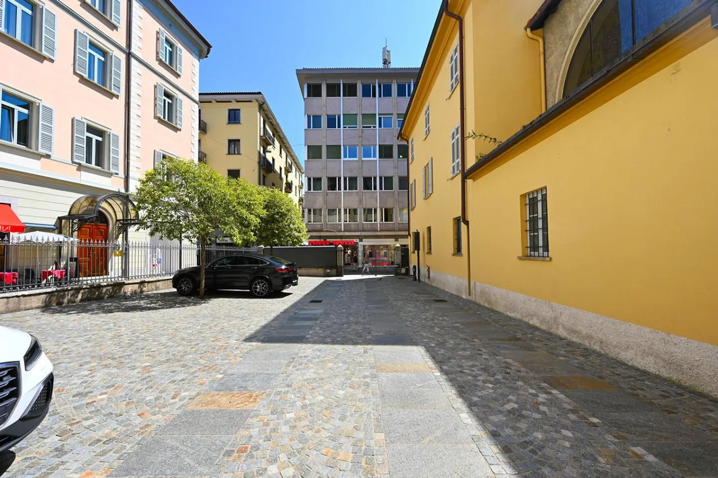 Elegant Noble Apartment for Sale in the Heart of Lugano - Photo 19 of 20