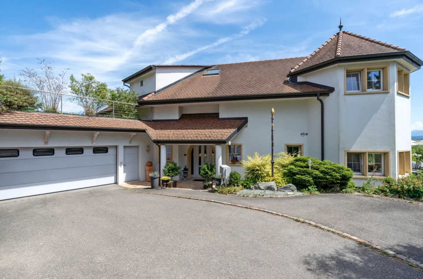 Architectural Elegance Meets Panoramic View of Lake Murten - Villa in Bellerive (Vully-les-Lacs) - Photo 31 of 35