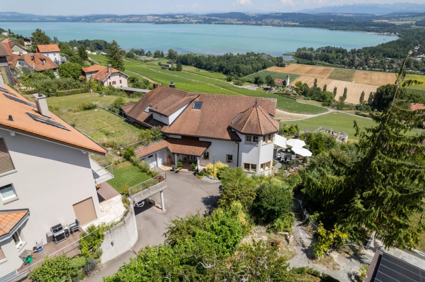 Architectural Elegance Meets Panoramic View of Lake Murten - Villa in Bellerive (Vully-les-Lacs) - Photo 32 of 35