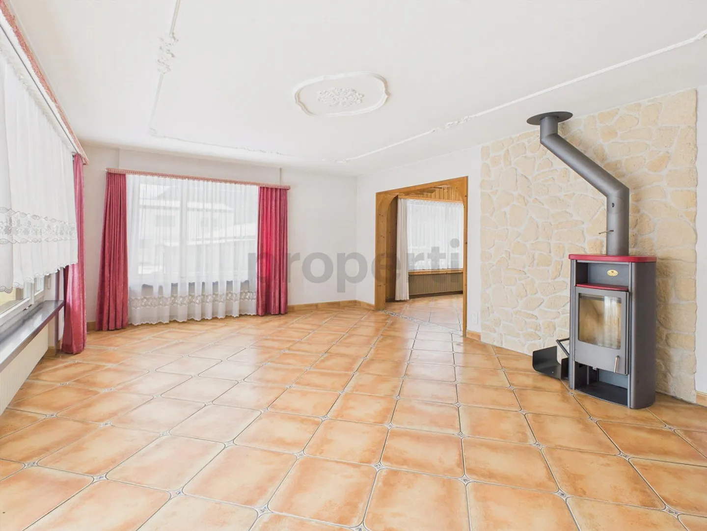 Grosszuegiges 6.5-Zimmer Einfamilienhaus mit Garten an einzigartige... - Foto 2 von 14