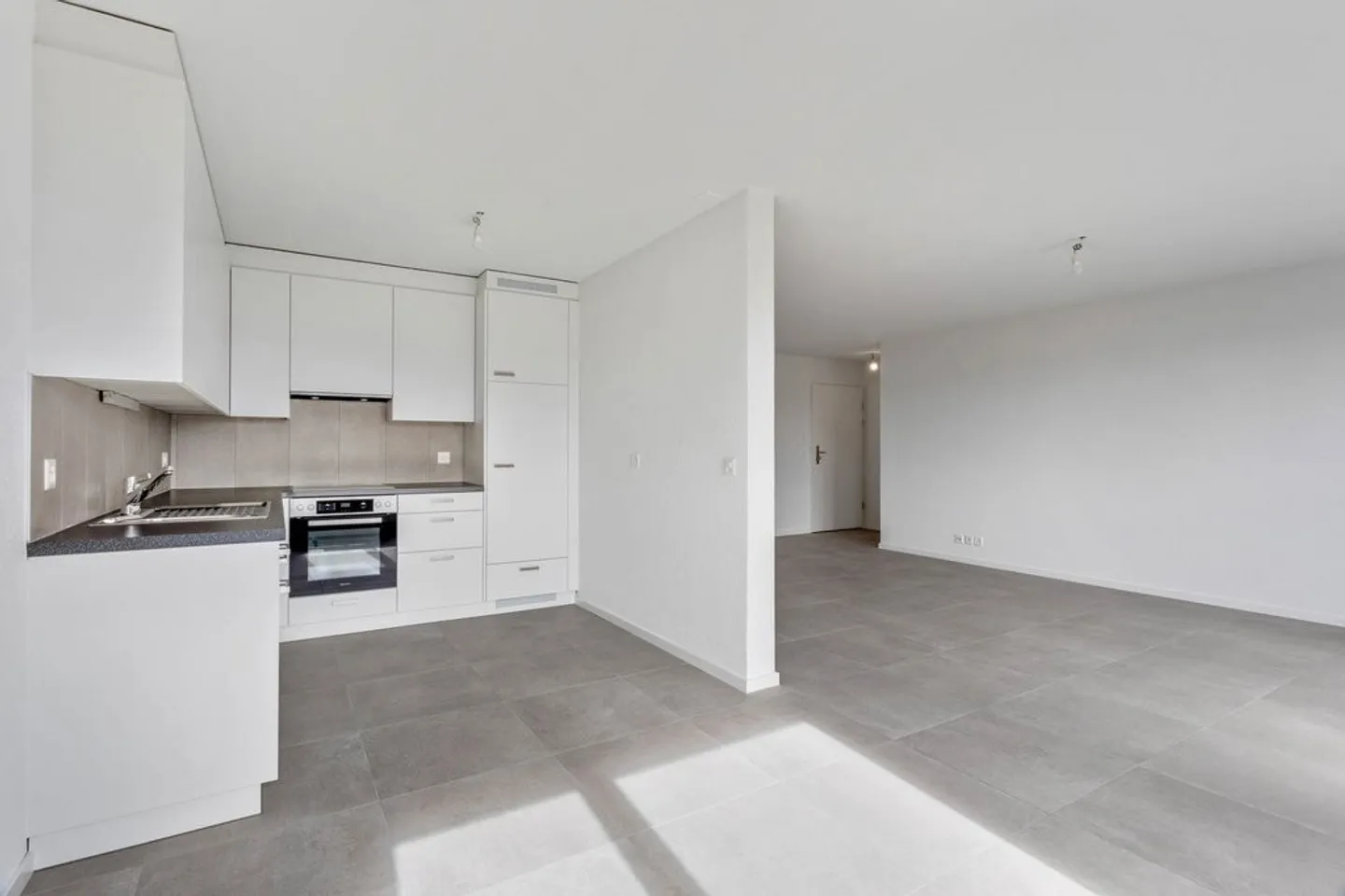 Appartamento ristrutturato con balcone - Foto 3 di 9